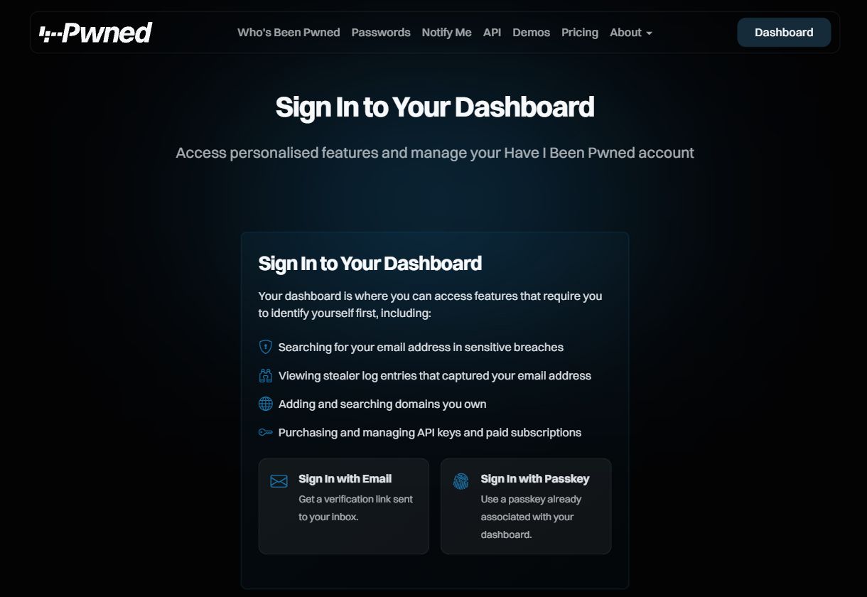 HIBPのDashboard入口。メールで本人確認するSign In with Emailが表示される