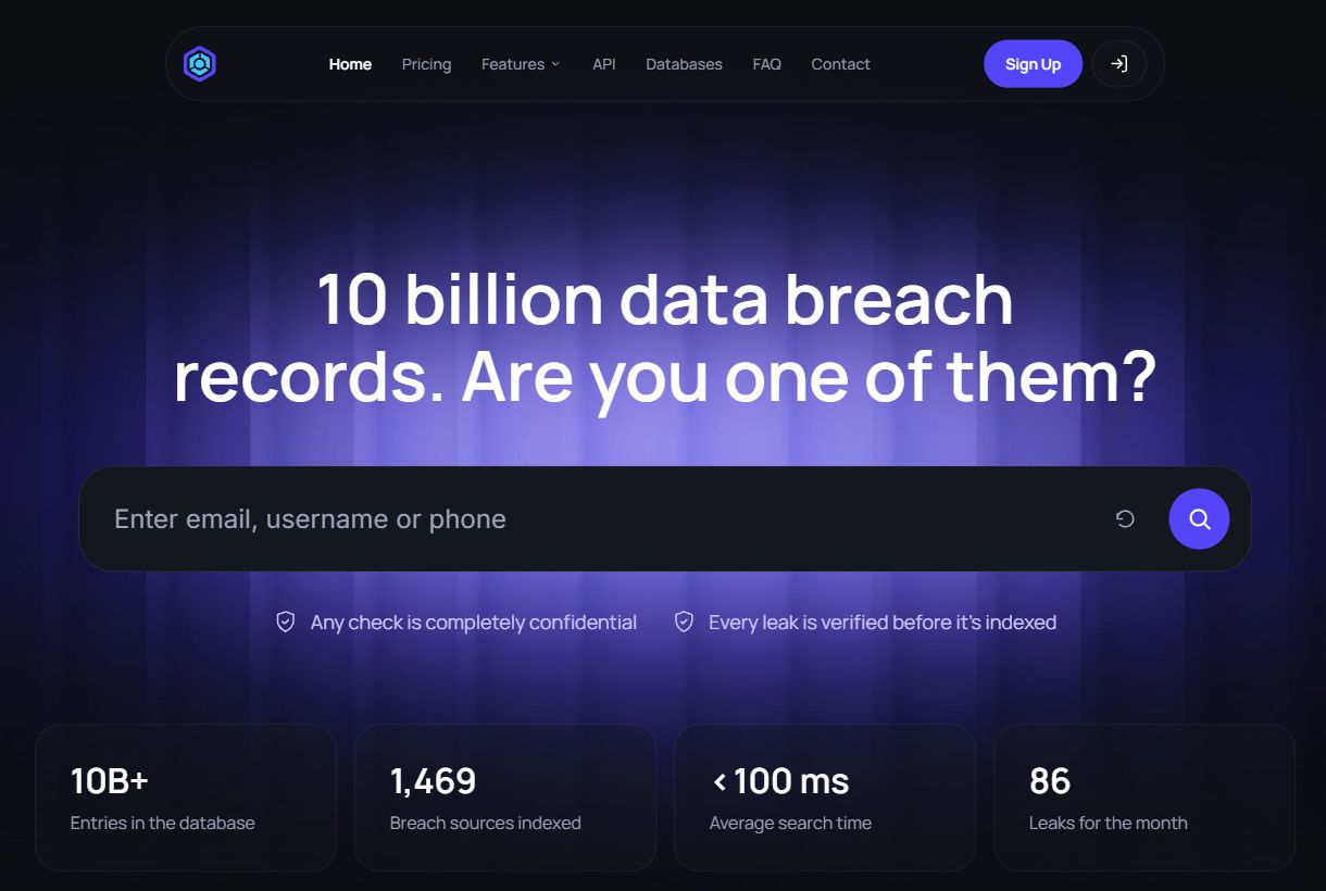 LeakCheckのトップページ。メール・ユーザー名・電話番号を入力する検索欄